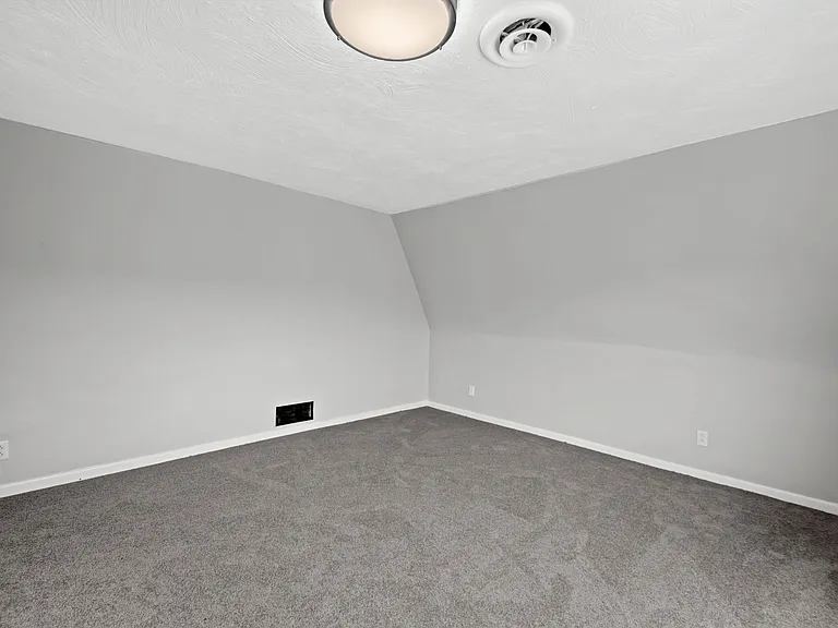 1025 Brownsville Rd #4 — Photo 5