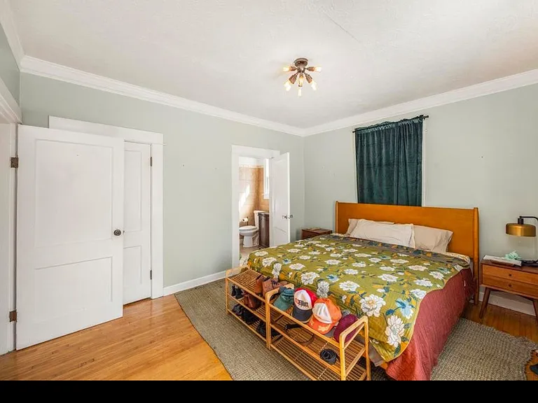 1011 Calvert St — Photo 8