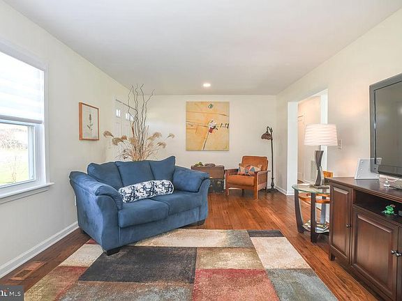 4th image of 28 Palace Ave