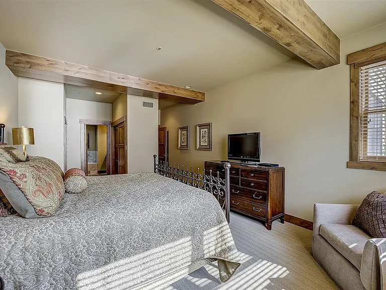 7580 Royal St E #22 — Photo 13