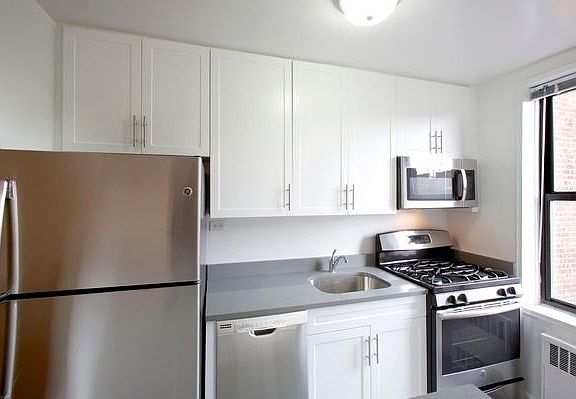 4th image of 3205 Emmons Ave APT 3J