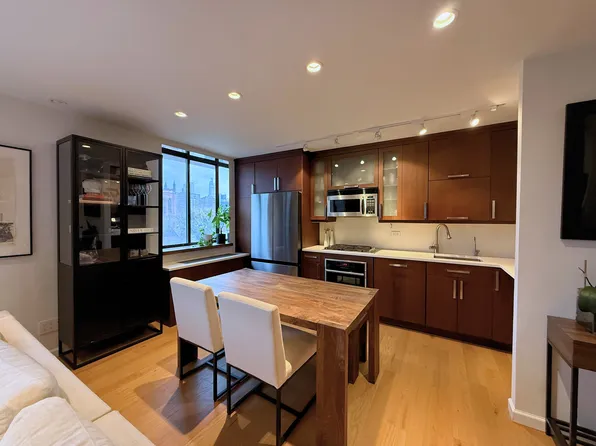 445 West 19th Street image 3 of 9