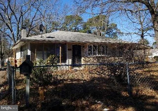 2nd image of 300 Spring Lake Blvd