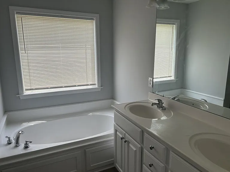 3713 Breckridge Cir — Photo 11