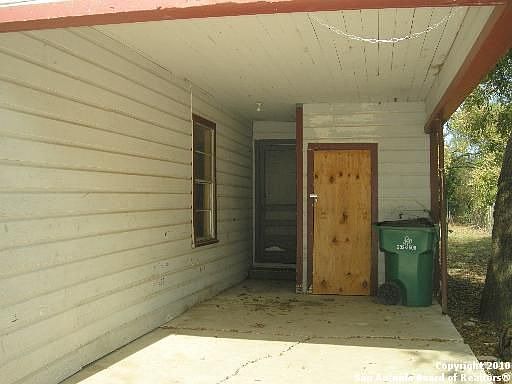2nd image of 918 San Antonio Ave
