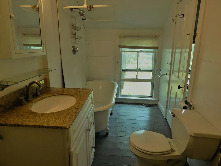 30 Old Shore Rd — Photo 2