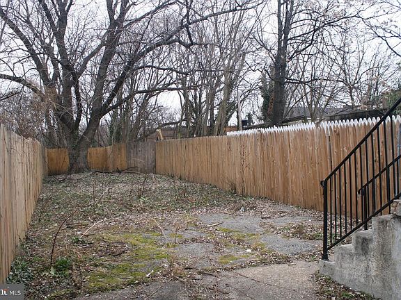 3rd image of 1918 Parksley Ave