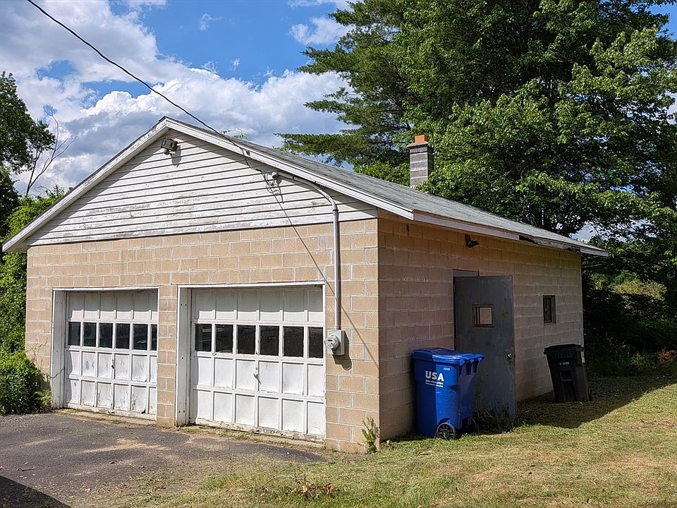 2nd image of 261 Mill Valley Rd