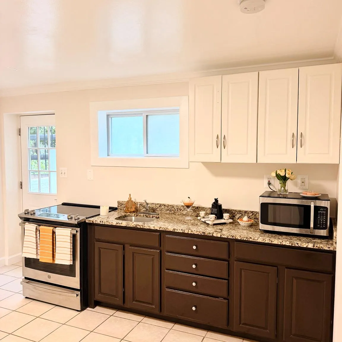 1 bed, 1.0 bath, 2352 sqft, $2,000 — Photo 4