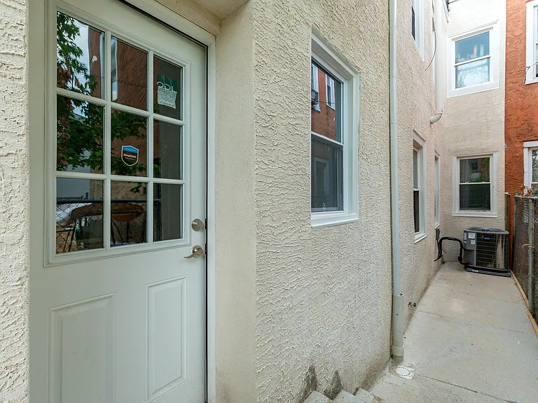 2433 N 6th St #1 — Photo 17