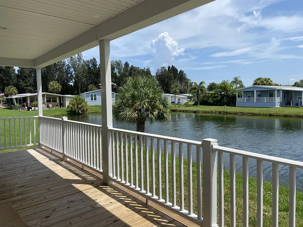 3 bed, 2.0 bath, 1564 sqft, $2,299 — Photo 3