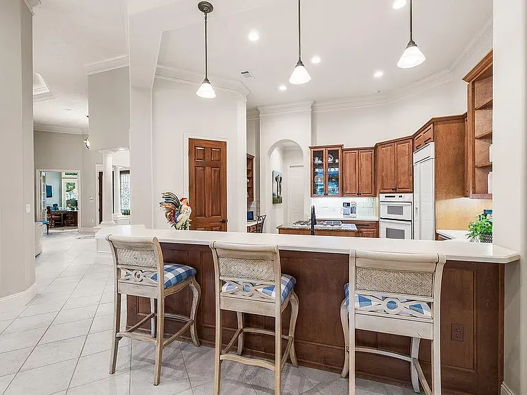 Kitchen/Bar