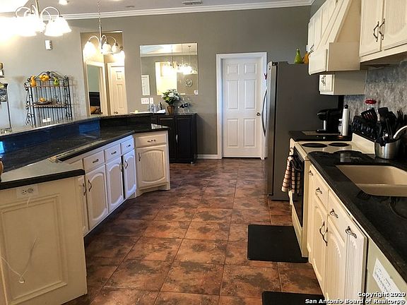 4th image of 310 Stone Crest Dr