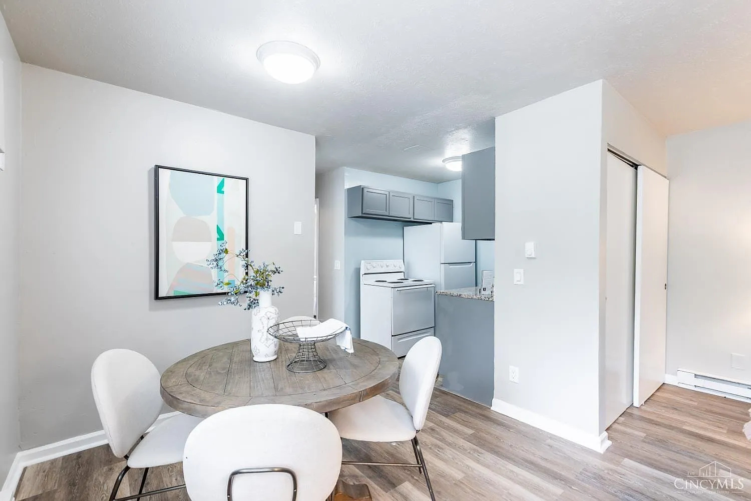 2 bed, 1.0 bath, $1,150 — Photo 4