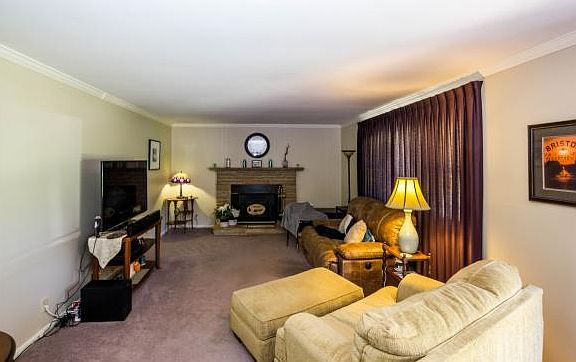 4th image of 205 Shady Brook Dr