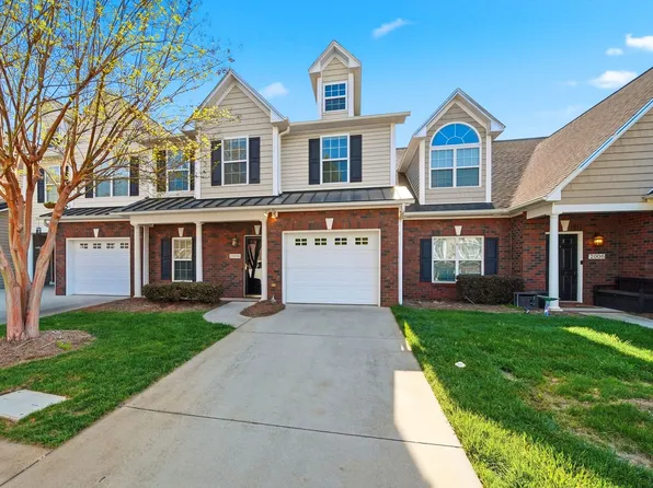 2008 Talbot Ln, Hickory, NC 28602