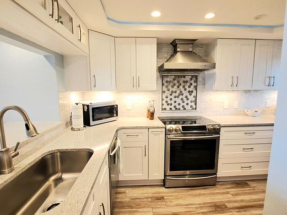 Beautiful Furnished Kitchen