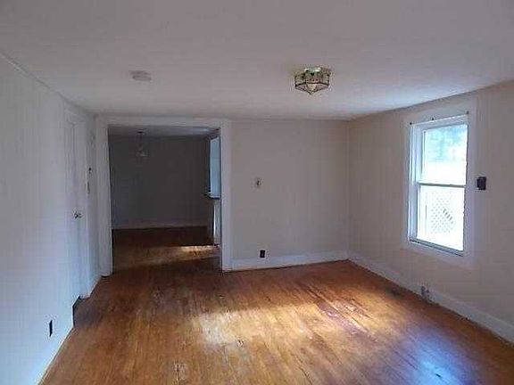 5th image of 620 Elizabeth St