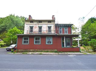 40 River Rd, Highland, NY 12528