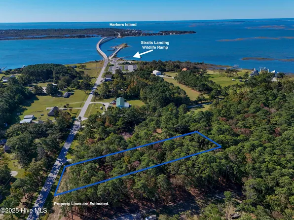 1532 Harkers Island Road, Beaufort, NC 28516