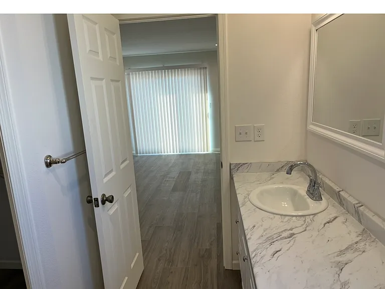 2740 Inverness Dr — Photo 9