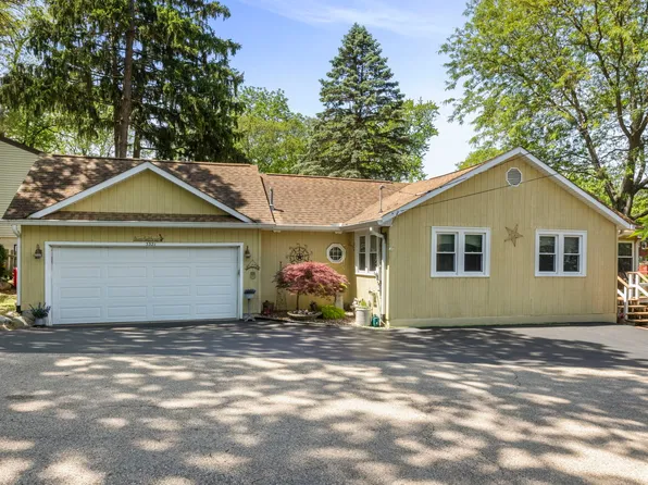 3321 Willow Ln, Island Lake, IL 60042