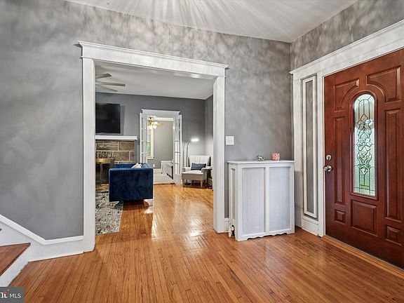 2nd image of 3726 Woodland Ave