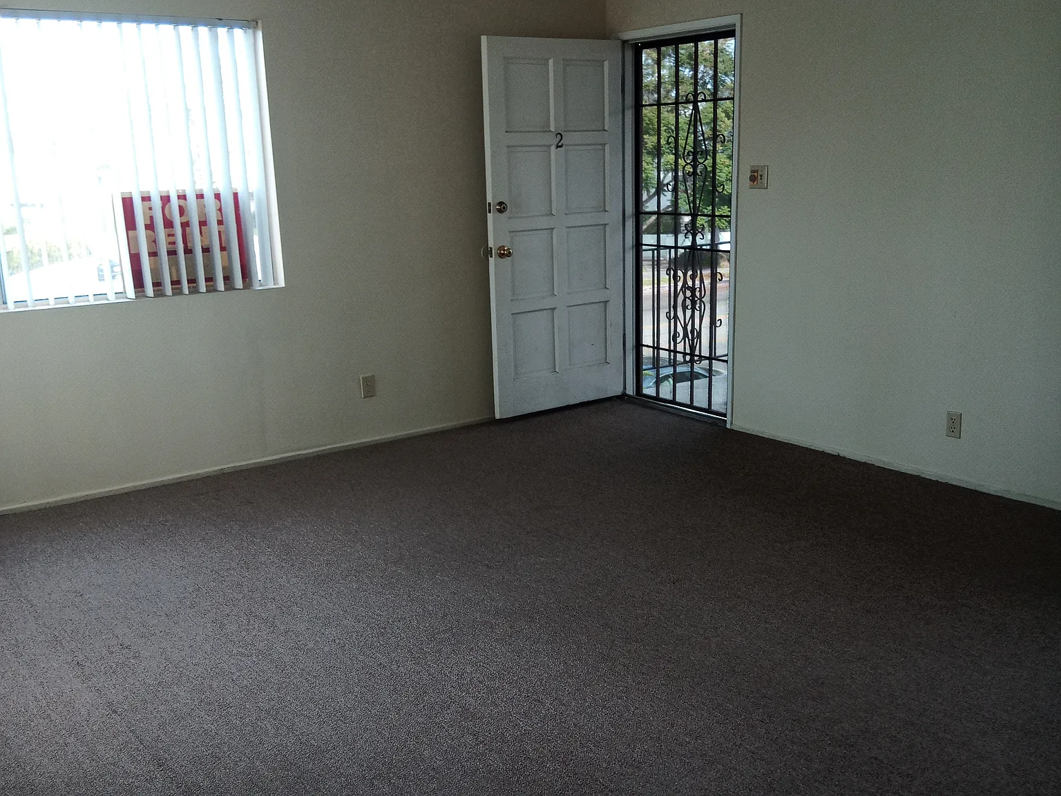 3 bed, 1265 sqft, $5,660 — Photo 2
