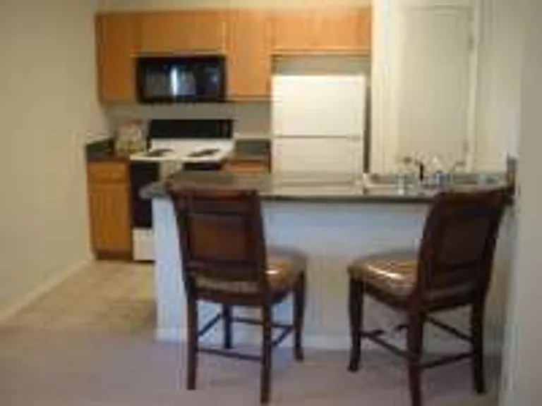 Country Club Apartments — Photo 1