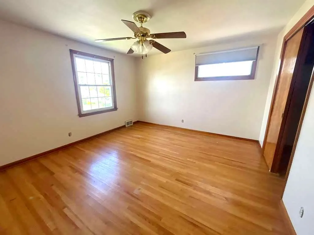 3 bed, 1.5 bath, 1351 sqft, $2,200 — Photo 3