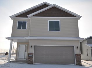461 Foxtail Dr, West Fargo, ND 58078