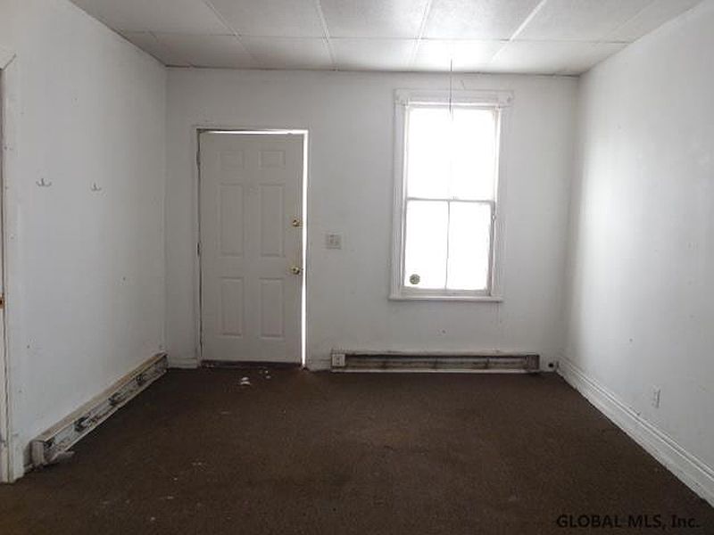 4th image of 198 STOW Avenue