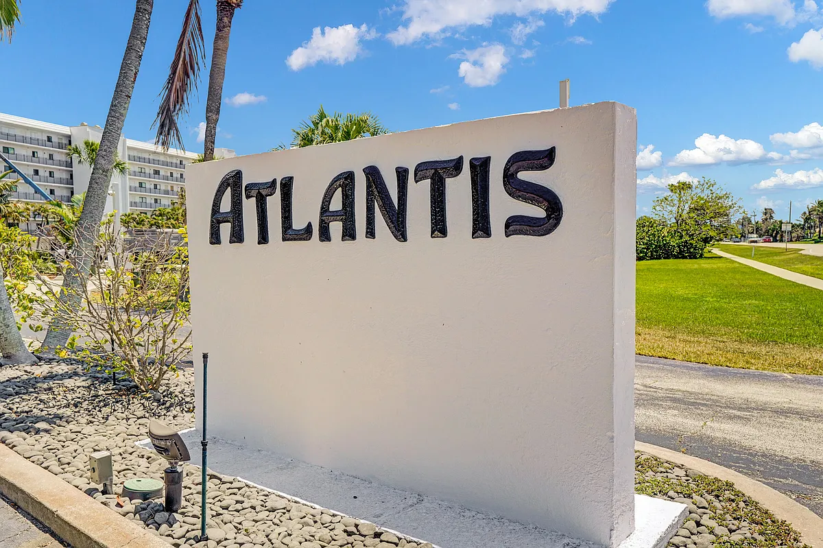 Building Photo - 10200 S Ocean Dr #104