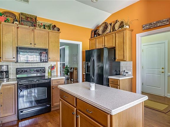 4th image of 100 Sweetwater Ct
