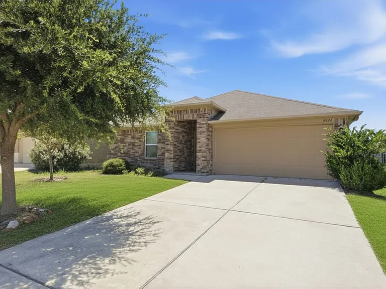 5813 Roderick Dr — Photo 2