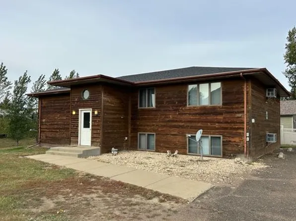 669 7th St SW, 669 7th St SW #4, Dickinson, ND 58601