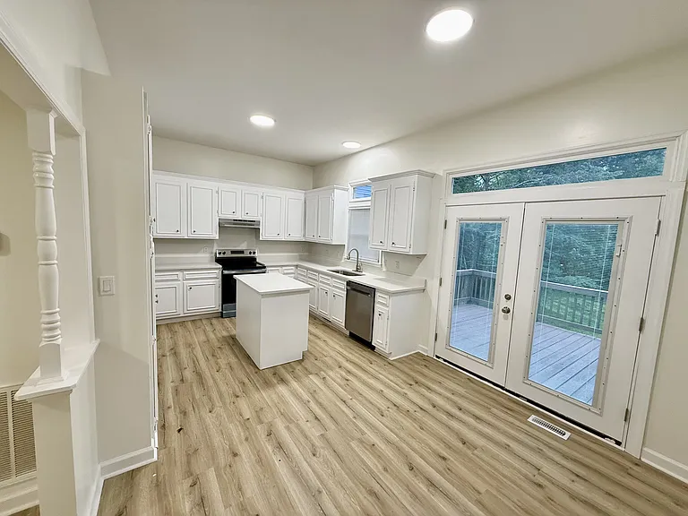 140 White Oak Cir — Photo 9