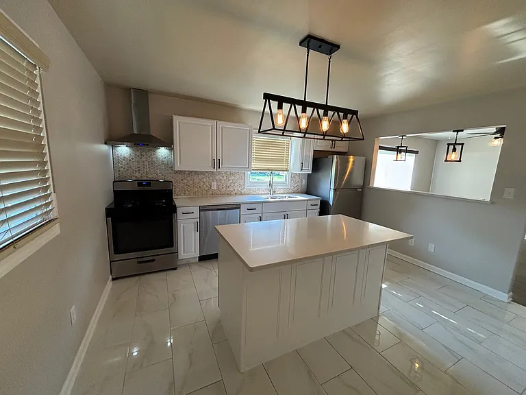 5931 Roosevelt Pl — Photo 2