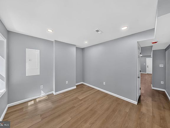 4th image of 1629 W 3rd St