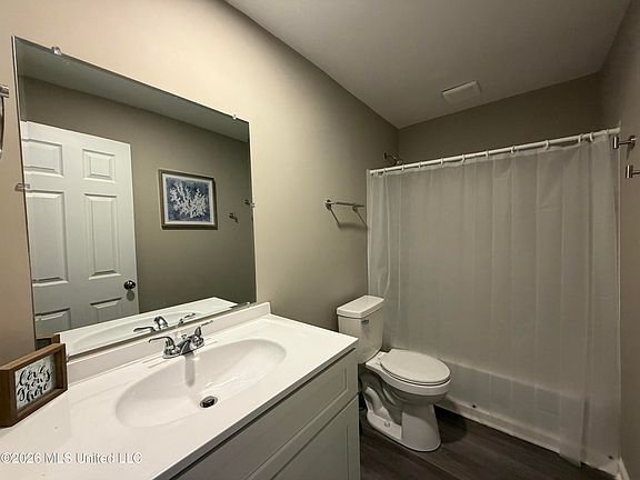 5th image of 245 McDonnell Ave APT 164