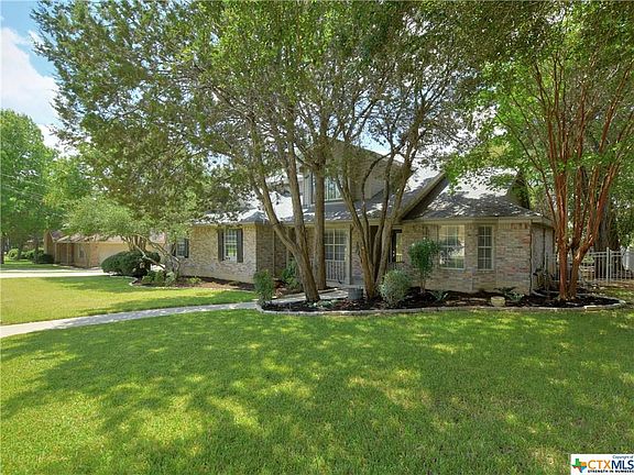 2nd image of 821 Mission Hills Dr