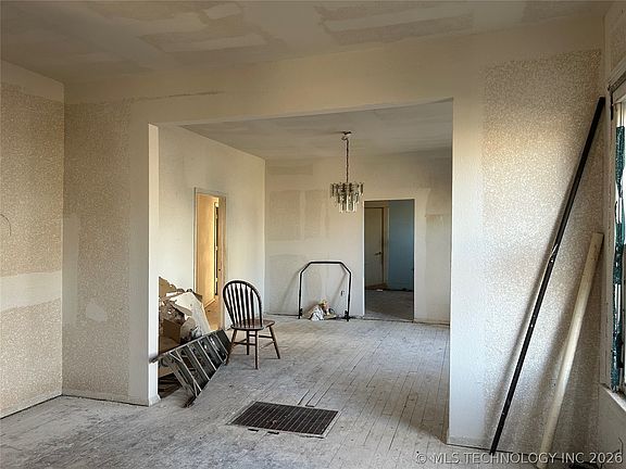 2nd image of 121 N P St