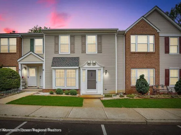 27 Haverford Ct Unit 7, Freehold, NJ 07728
