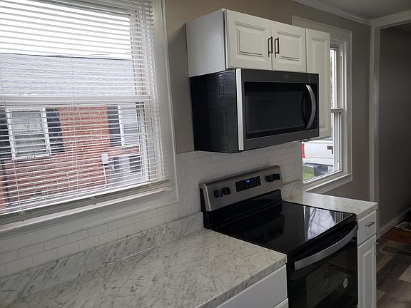 4th image of 1421 Garden Dr