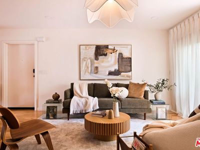 281 S Barrington Ave APT C2, Los Angeles, CA, 90049