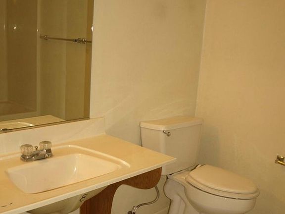 1001 Gail Gardner Bathroom_06142018