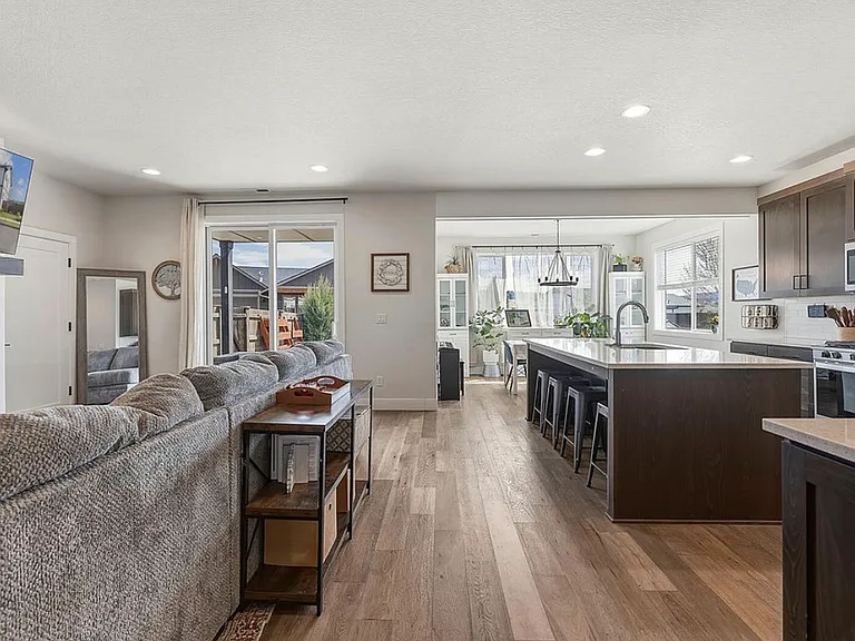 1008 NE Whistle Way — Photo 35