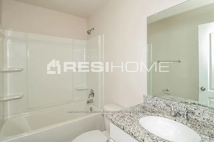 194 Queens Cir — Photo 12