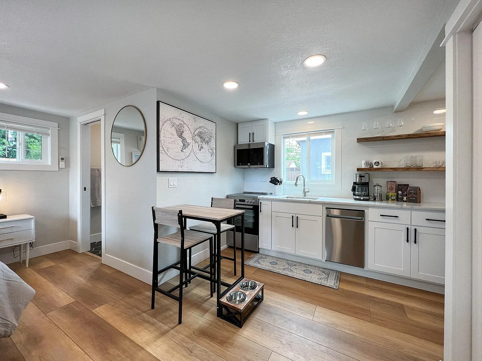 Studio, 350 sqft, $1,990 — Photo 3