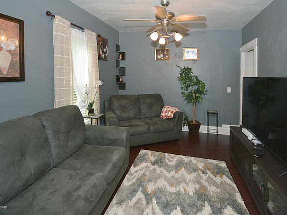 4th image of 471 Egleston Ave